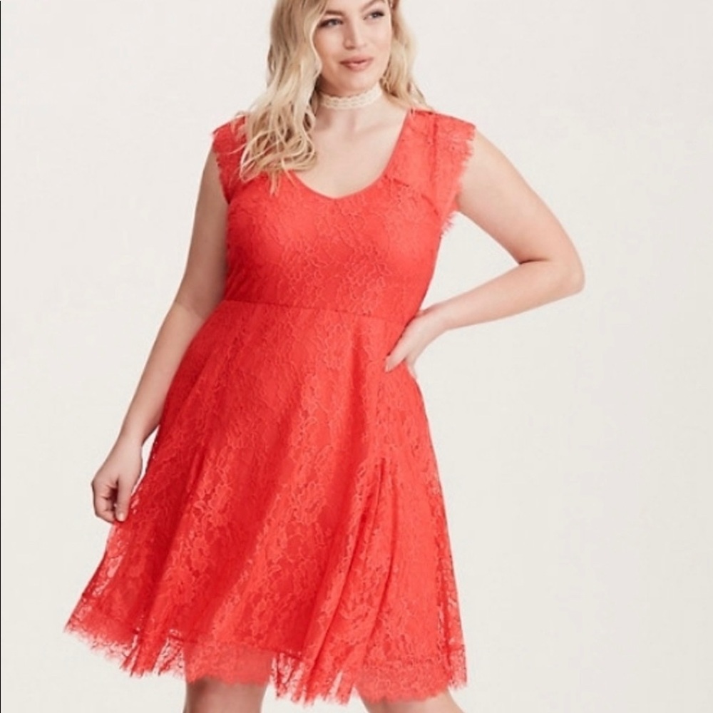 RED LACE DRESS - Picture 2 of 7